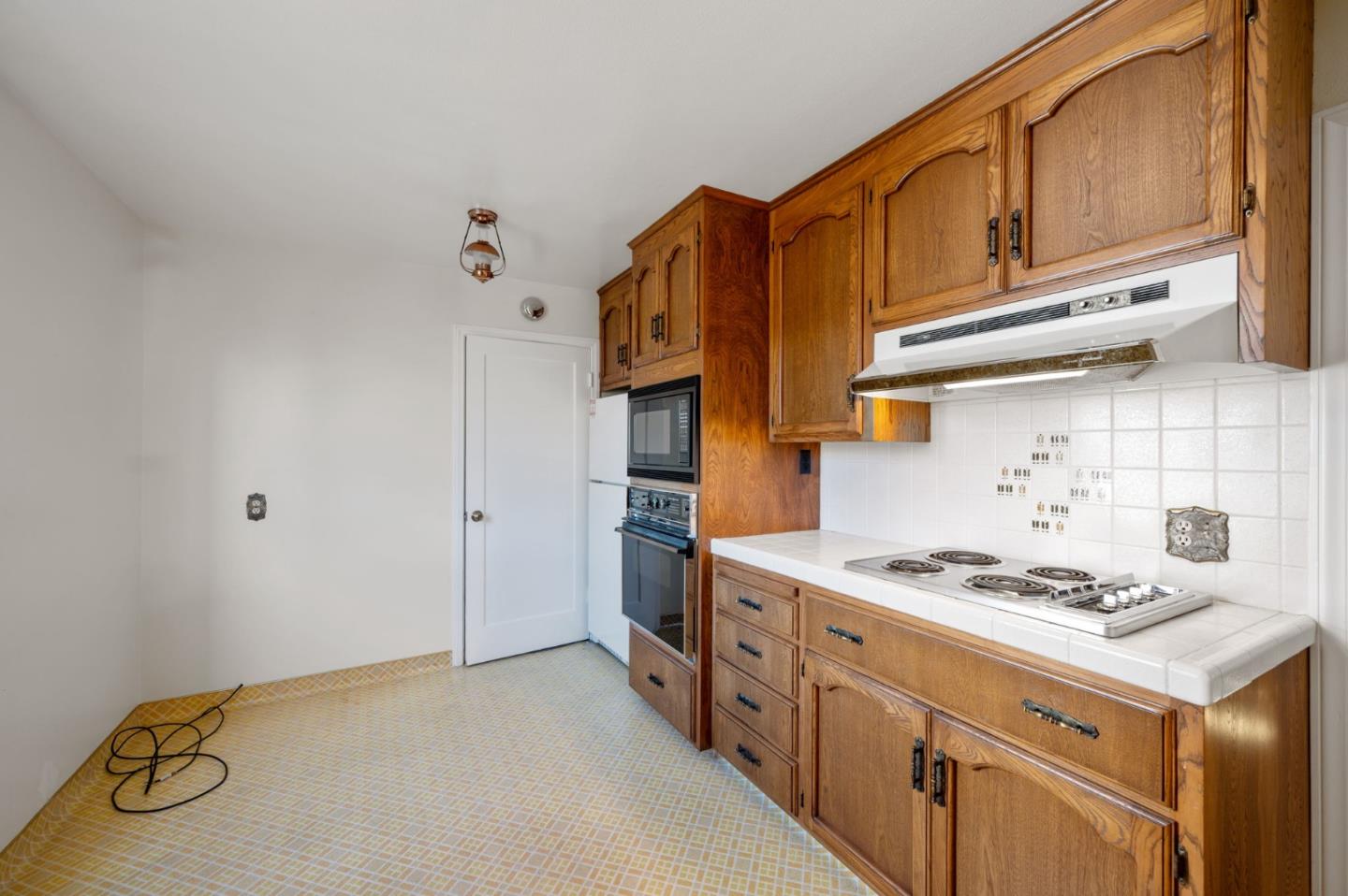 Detail Gallery Image 8 of 28 For 1449 Williams Ave, San Bruno,  CA 94066 - 3 Beds | 2/1 Baths