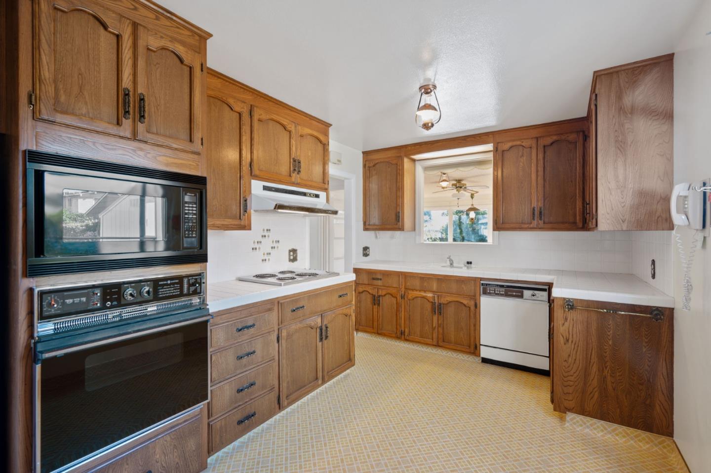 Detail Gallery Image 9 of 28 For 1449 Williams Ave, San Bruno,  CA 94066 - 3 Beds | 2/1 Baths