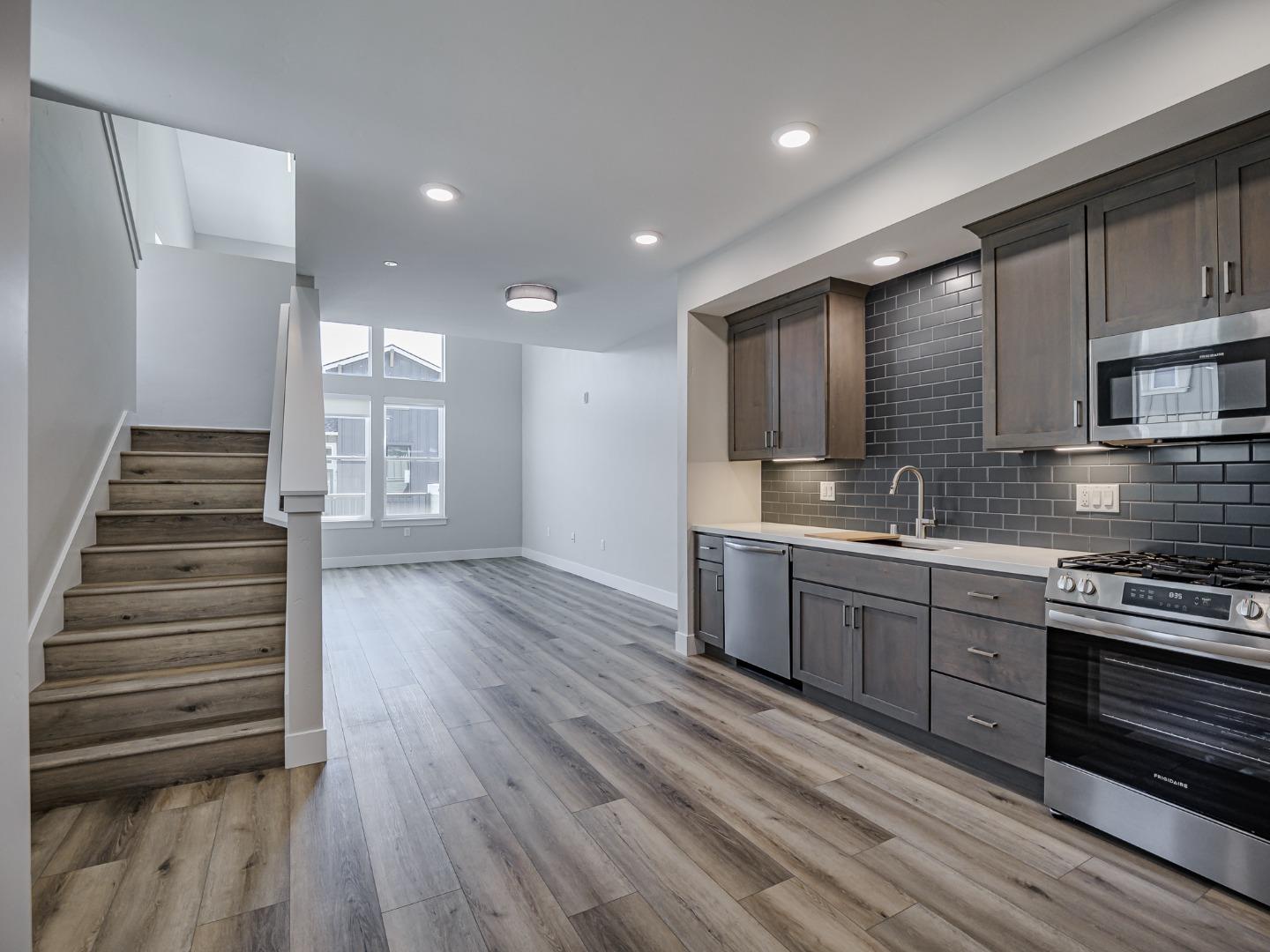 Detail Gallery Image 7 of 43 For 111 Aptos Village Way #4,  Aptos,  CA 95003 - 2 Beds | 0 Baths