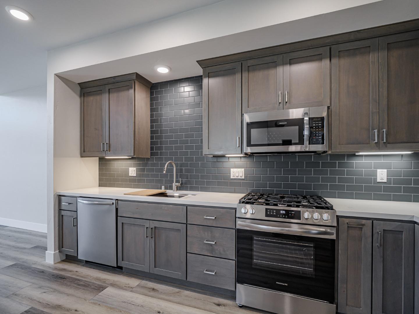 Detail Gallery Image 9 of 43 For 111 Aptos Village Way #4,  Aptos,  CA 95003 - 2 Beds | 0 Baths