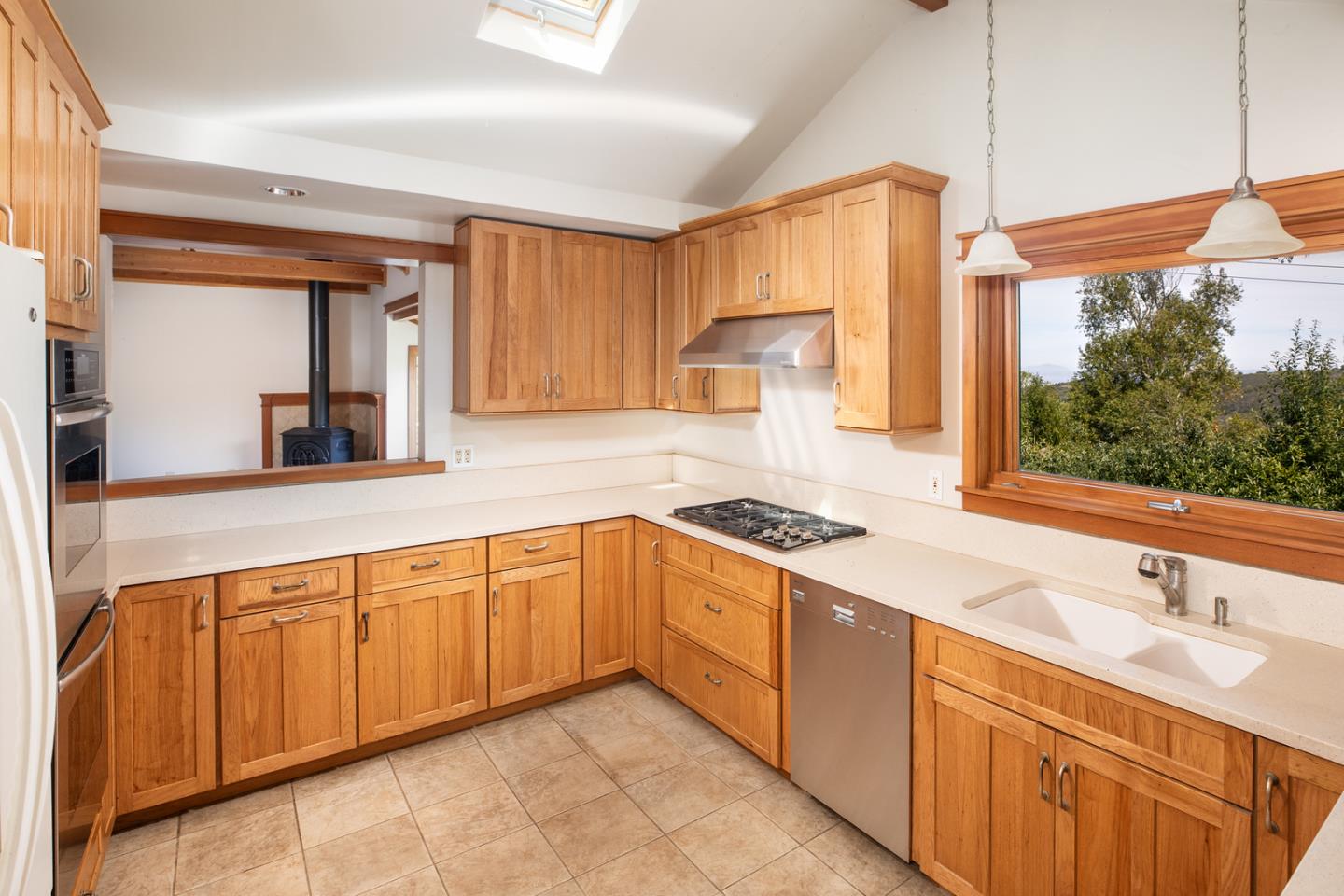 Detail Gallery Image 4 of 14 For 244 Bonita Rd, Portola Valley,  CA 94028 - 3 Beds | 2 Baths