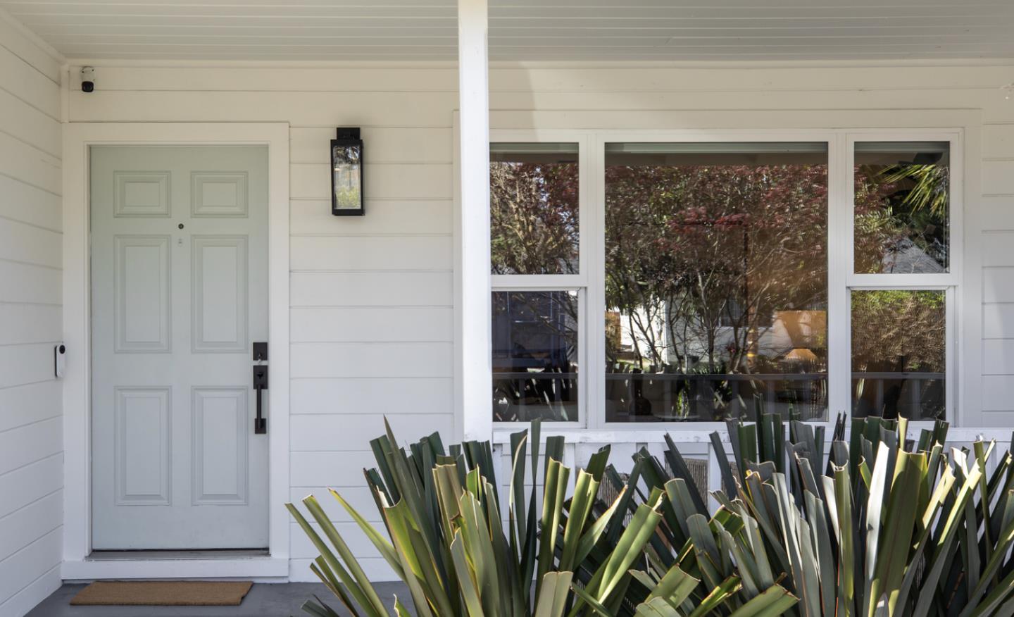 Detail Gallery Image 2 of 15 For 1067 17th Ave, Redwood City,  CA 94063 - 4 Beds | 2 Baths