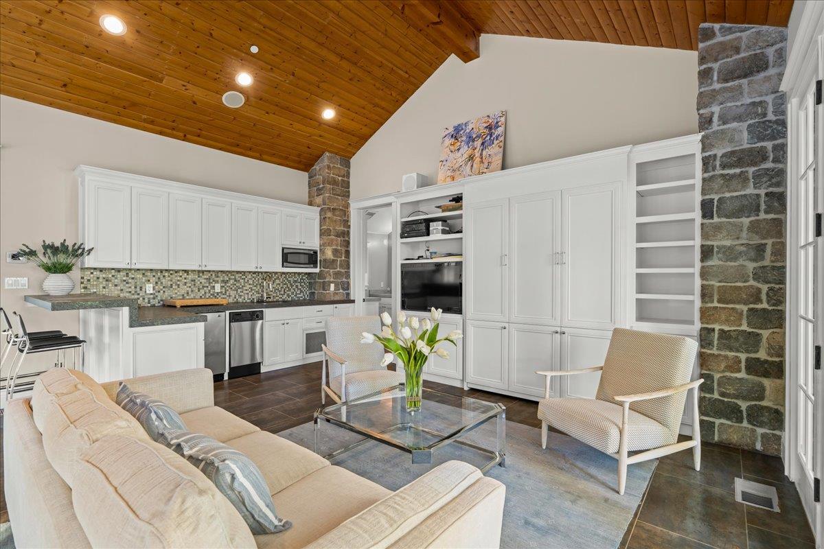 Detail Gallery Image 47 of 77 For 3510 Alpine Rd, Portola Valley,  CA 94028 - 4 Beds | 6/1 Baths