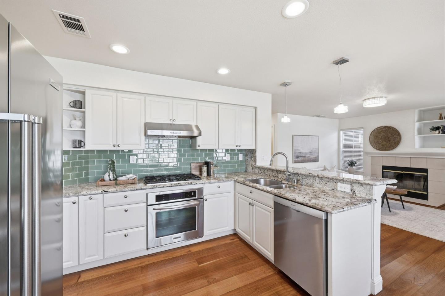 Detail Gallery Image 15 of 34 For 367 Montserrat Dr, Redwood City,  CA 94065 - 4 Beds | 2/1 Baths