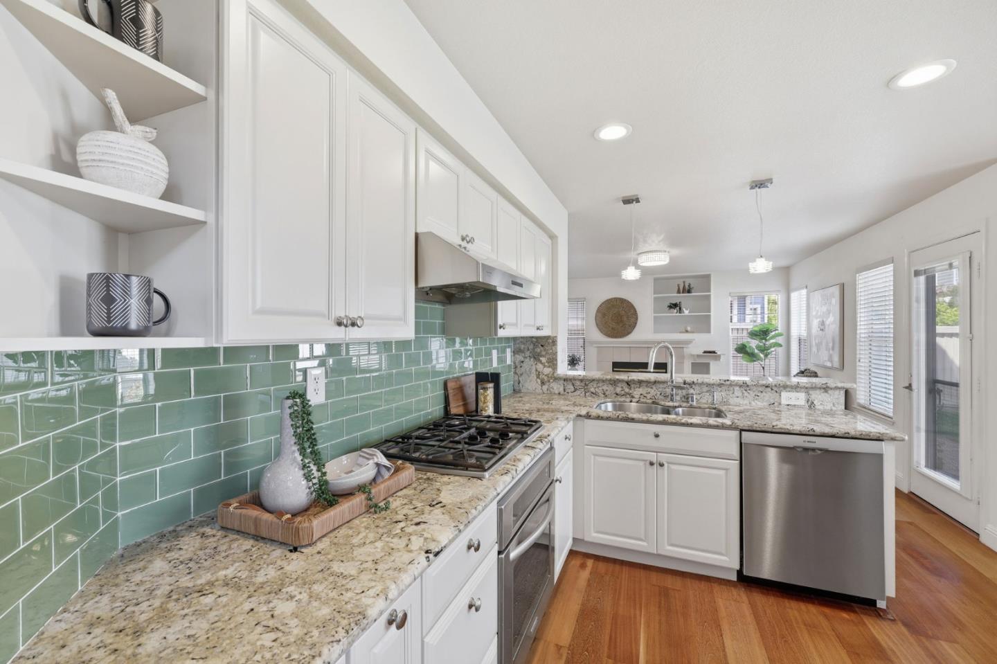 Detail Gallery Image 16 of 34 For 367 Montserrat Dr, Redwood City,  CA 94065 - 4 Beds | 2/1 Baths