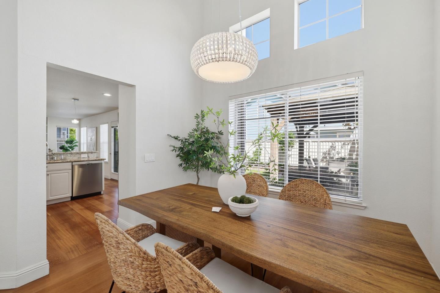 Detail Gallery Image 6 of 34 For 367 Montserrat Dr, Redwood City,  CA 94065 - 4 Beds | 2/1 Baths