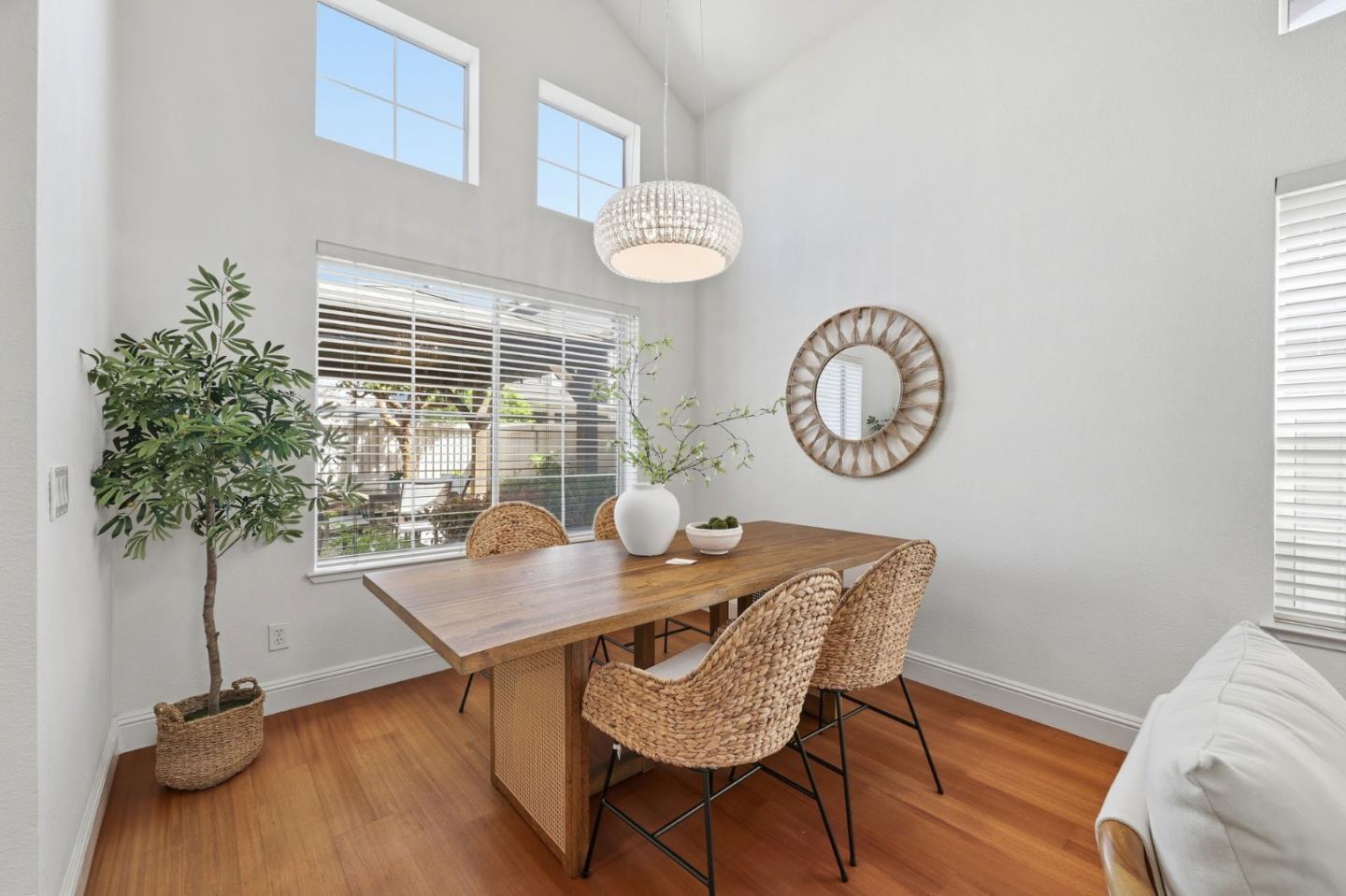 Detail Gallery Image 7 of 34 For 367 Montserrat Dr, Redwood City,  CA 94065 - 4 Beds | 2/1 Baths