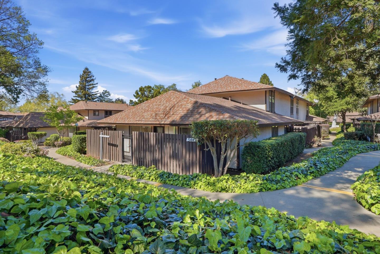 Detail Gallery Image 3 of 23 For 5442 Roundtree Ct a,  Concord,  CA 94521 - 2 Beds | 1 Baths