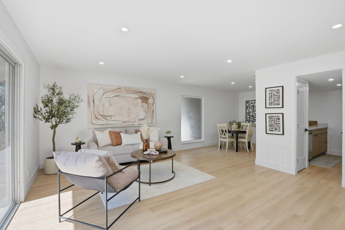 Detail Gallery Image 5 of 23 For 5442 Roundtree Ct a,  Concord,  CA 94521 - 2 Beds | 1 Baths