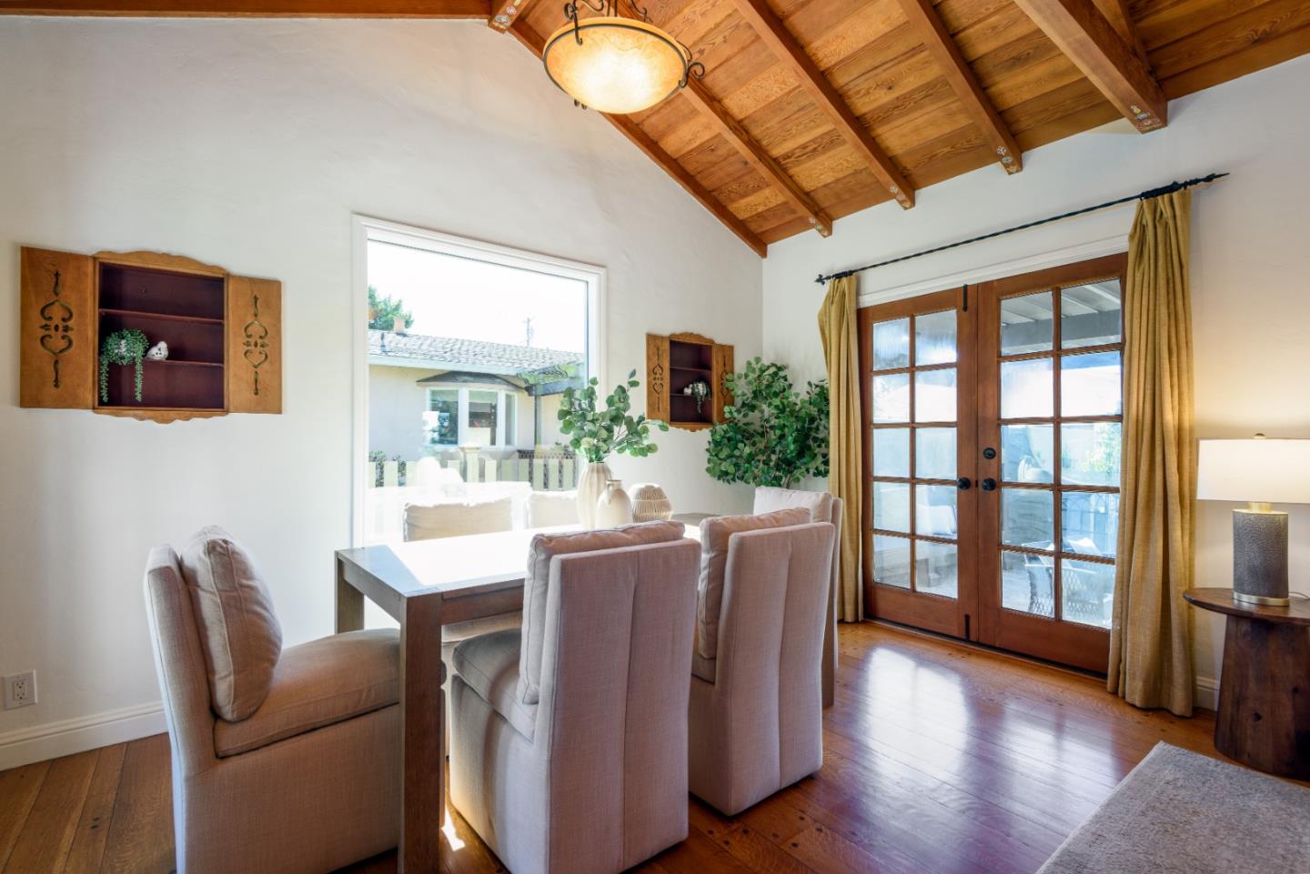 Detail Gallery Image 12 of 27 For 215 Victoria Rd, Burlingame,  CA 94010 - 0 Beds | 2 Baths