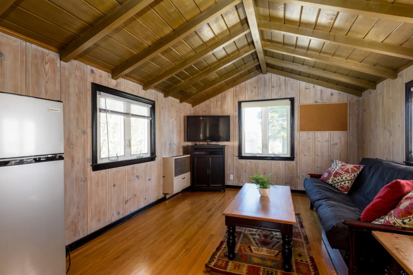 Detail Gallery Image 20 of 27 For 215 Victoria Rd, Burlingame,  CA 94010 - 0 Beds | 2 Baths