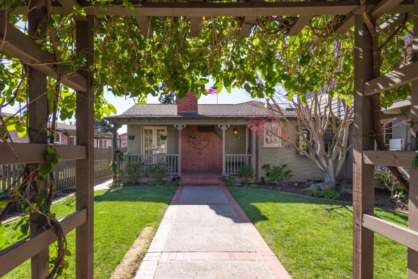 Detail Gallery Image 3 of 27 For 215 Victoria Rd, Burlingame,  CA 94010 - 0 Beds | 2 Baths