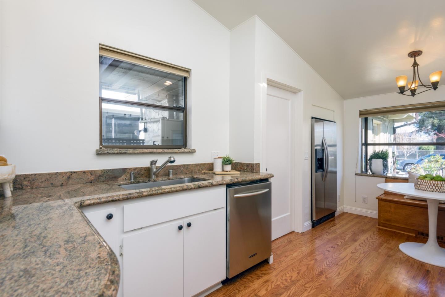 Detail Gallery Image 9 of 27 For 215 Victoria Rd, Burlingame,  CA 94010 - 0 Beds | 2 Baths