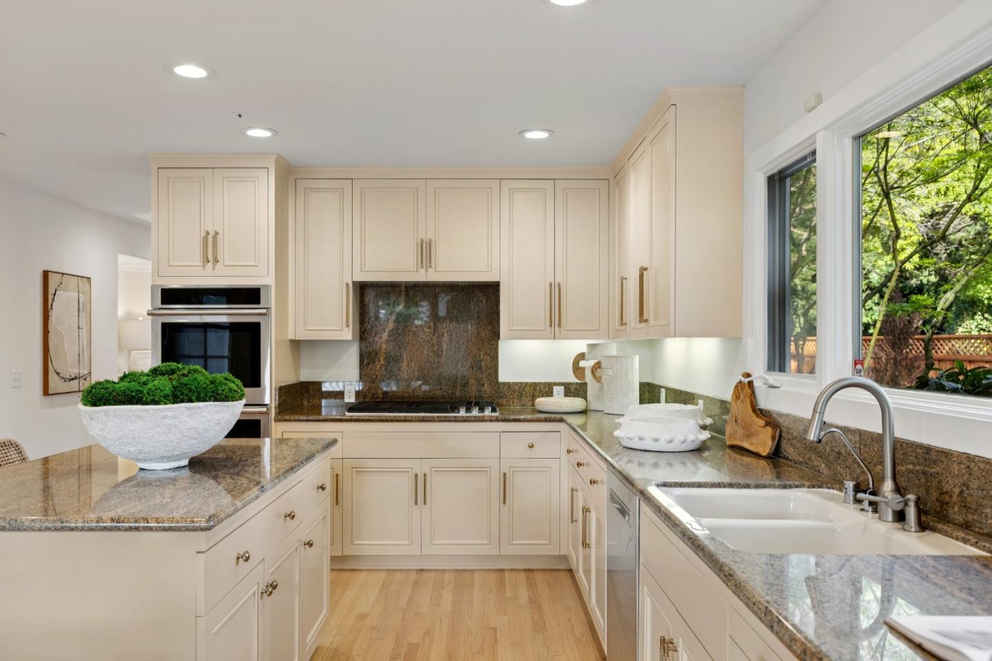 Detail Gallery Image 11 of 47 For 250 Selby Ln, Atherton,  CA 94027 - 4 Beds | 3/1 Baths