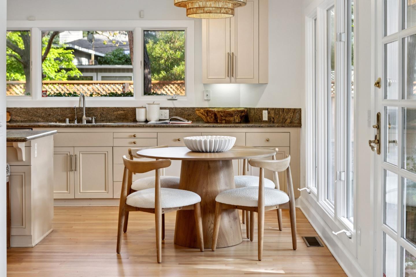 Detail Gallery Image 16 of 47 For 250 Selby Ln, Atherton,  CA 94027 - 4 Beds | 3/1 Baths