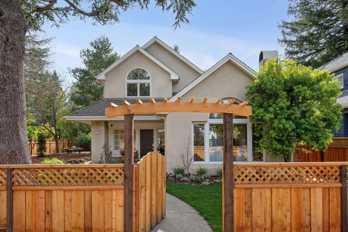 Detail Gallery Image 2 of 47 For 250 Selby Ln, Atherton,  CA 94027 - 4 Beds | 3/1 Baths