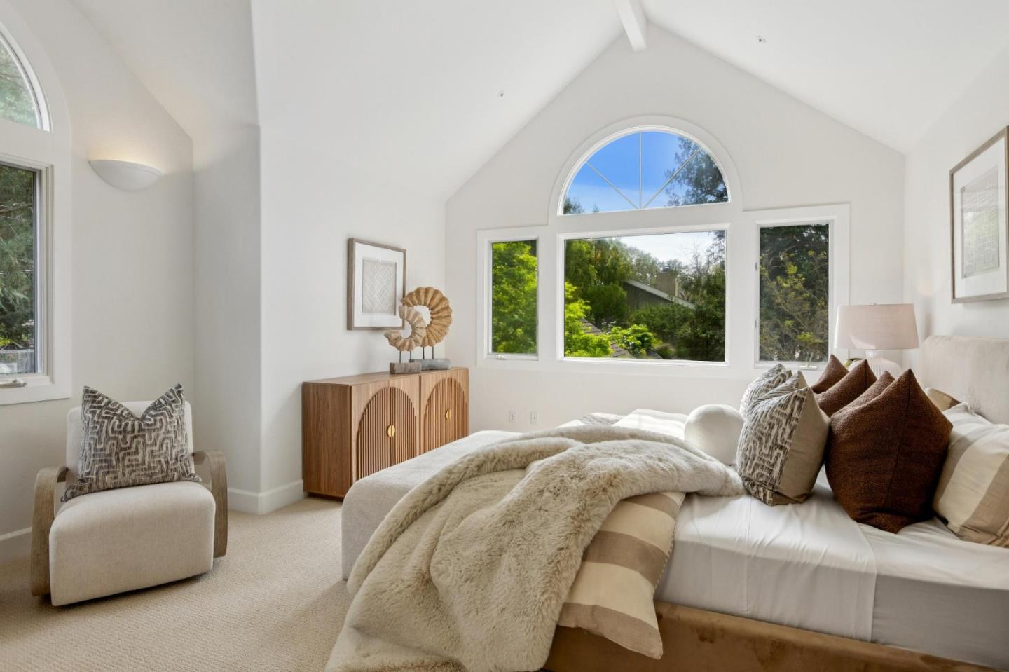 Detail Gallery Image 24 of 47 For 250 Selby Ln, Atherton,  CA 94027 - 4 Beds | 3/1 Baths