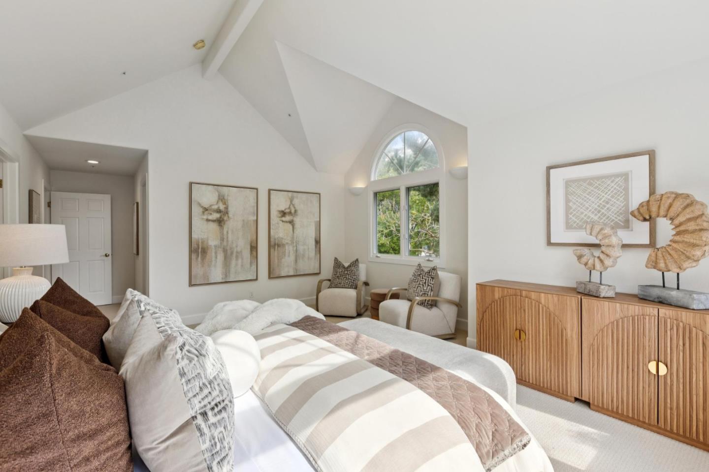 Detail Gallery Image 25 of 47 For 250 Selby Ln, Atherton,  CA 94027 - 4 Beds | 3/1 Baths