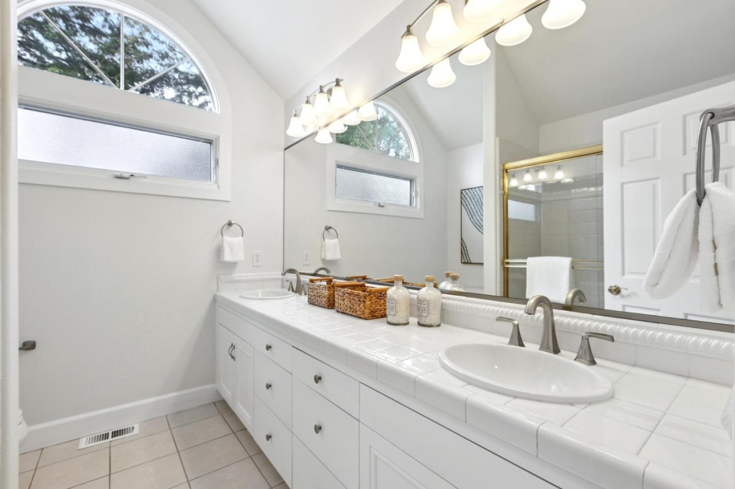 Detail Gallery Image 31 of 47 For 250 Selby Ln, Atherton,  CA 94027 - 4 Beds | 3/1 Baths