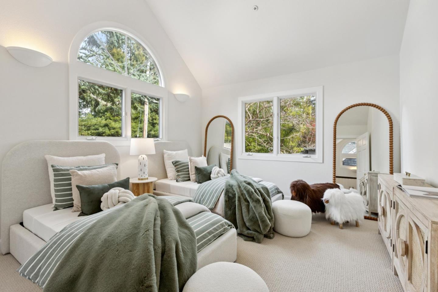 Detail Gallery Image 32 of 47 For 250 Selby Ln, Atherton,  CA 94027 - 4 Beds | 3/1 Baths