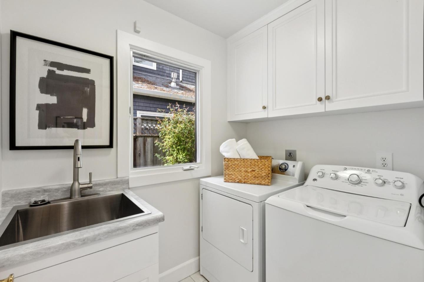 Detail Gallery Image 35 of 47 For 250 Selby Ln, Atherton,  CA 94027 - 4 Beds | 3/1 Baths