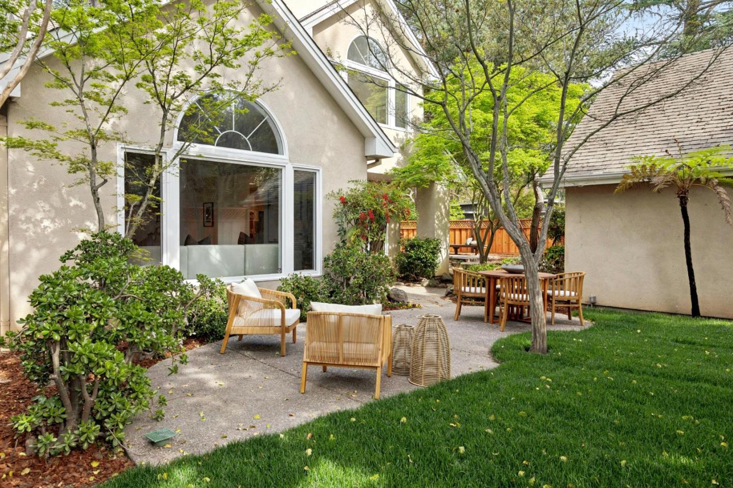 Detail Gallery Image 38 of 47 For 250 Selby Ln, Atherton,  CA 94027 - 4 Beds | 3/1 Baths