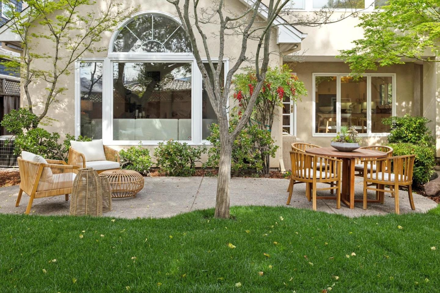 Detail Gallery Image 40 of 47 For 250 Selby Ln, Atherton,  CA 94027 - 4 Beds | 3/1 Baths