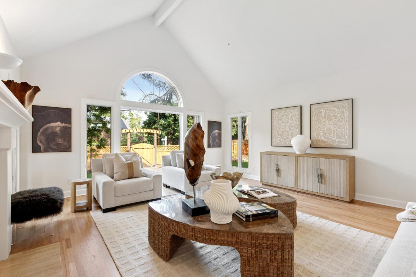 Detail Gallery Image 8 of 47 For 250 Selby Ln, Atherton,  CA 94027 - 4 Beds | 3/1 Baths