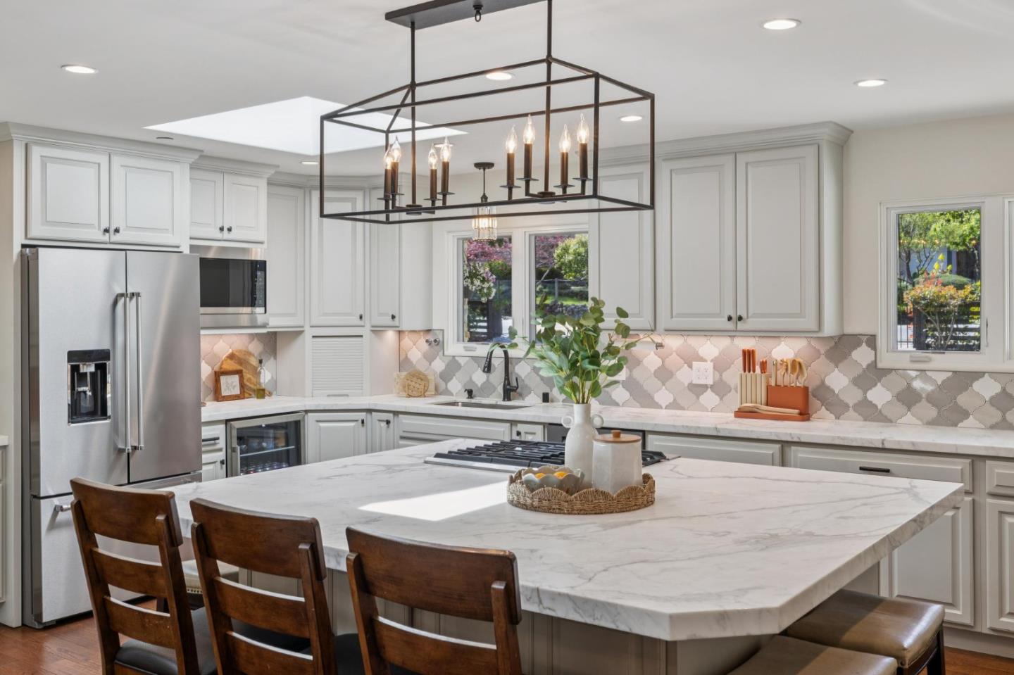 Detail Gallery Image 12 of 57 For 830 Monte Rosa Dr, Menlo Park,  CA 94025 - 4 Beds | 5/1 Baths