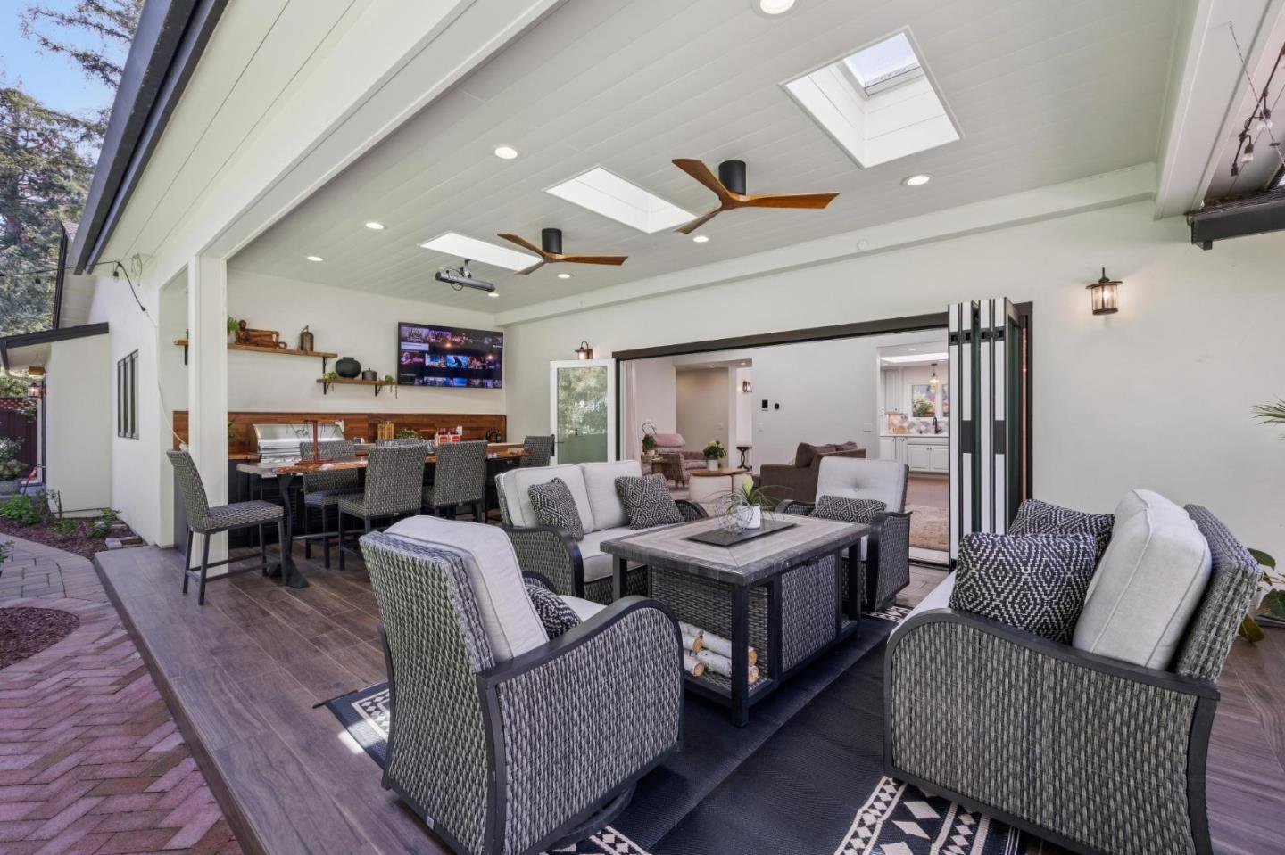 Detail Gallery Image 19 of 57 For 830 Monte Rosa Dr, Menlo Park,  CA 94025 - 4 Beds | 5/1 Baths