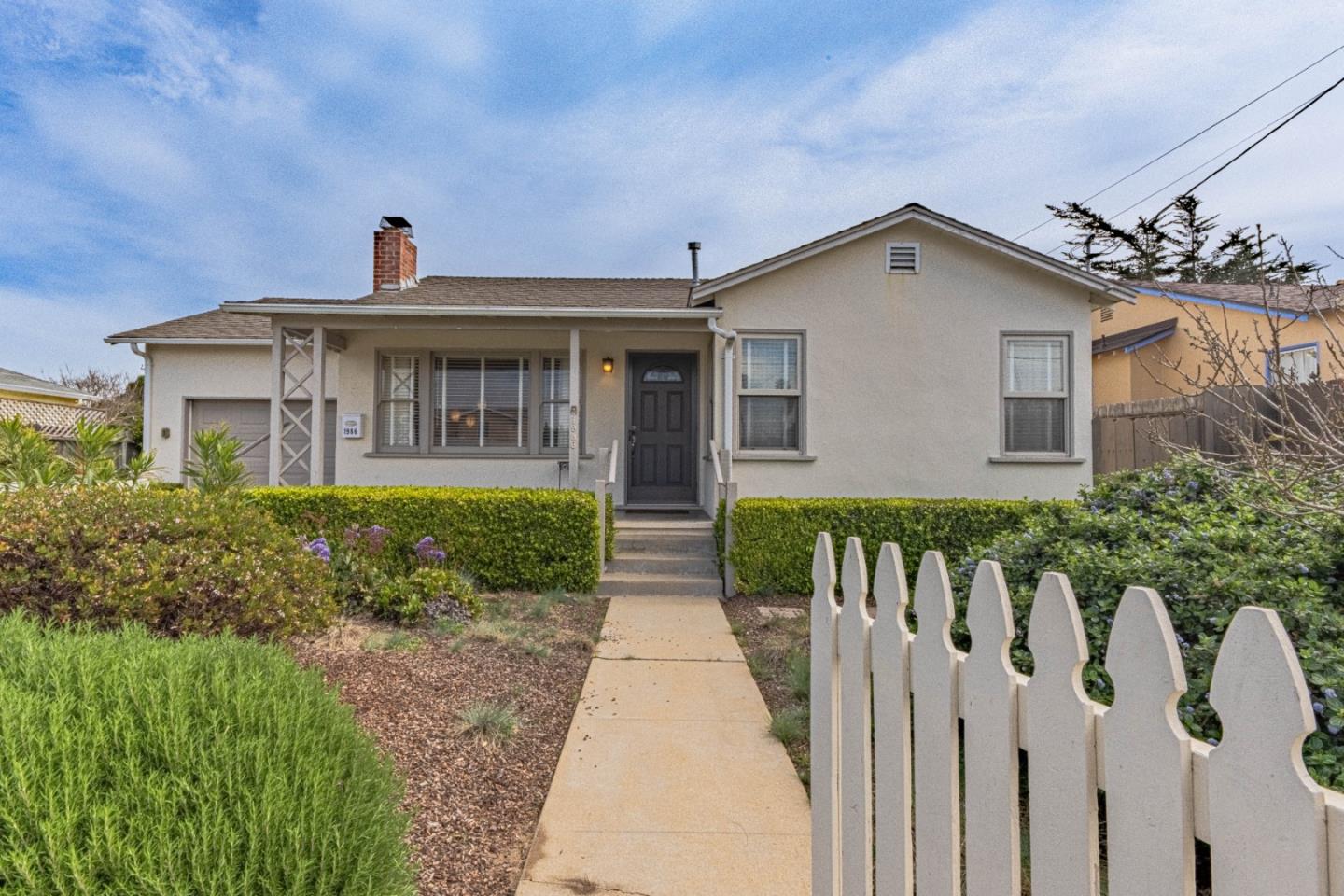 Detail Gallery Image 2 of 29 For 1986 Luxton St, Seaside,  CA 93955 - 2 Beds | 1 Baths