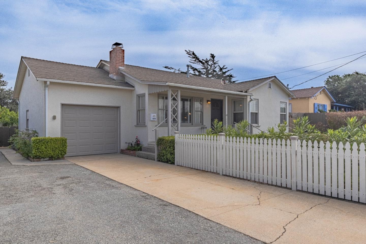 Detail Gallery Image 3 of 29 For 1986 Luxton St, Seaside,  CA 93955 - 2 Beds | 1 Baths