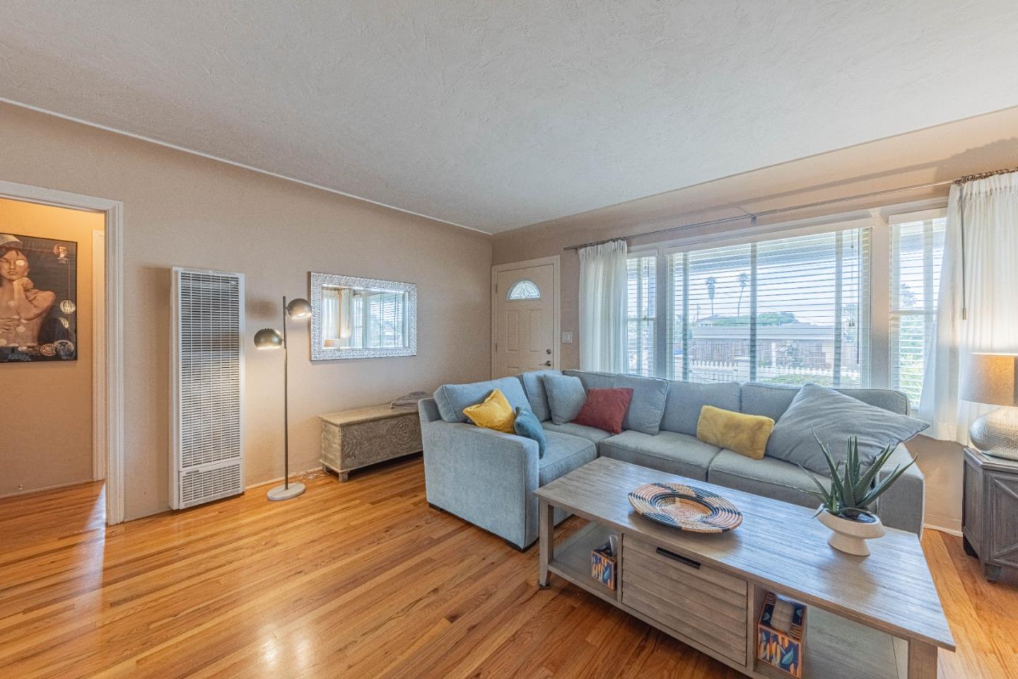 Detail Gallery Image 8 of 29 For 1986 Luxton St, Seaside,  CA 93955 - 2 Beds | 1 Baths