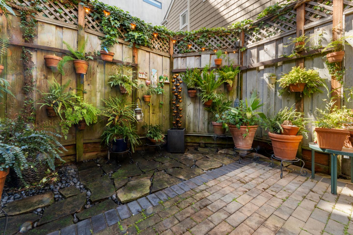 Detail Gallery Image 13 of 49 For 1423 San Antonio St, Menlo Park,  CA 94025 - 3 Beds | 2/1 Baths