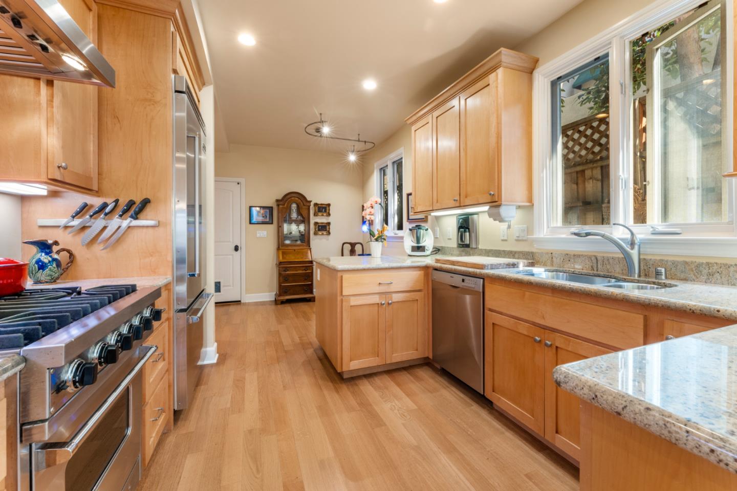 Detail Gallery Image 17 of 49 For 1423 San Antonio St, Menlo Park,  CA 94025 - 3 Beds | 2/1 Baths