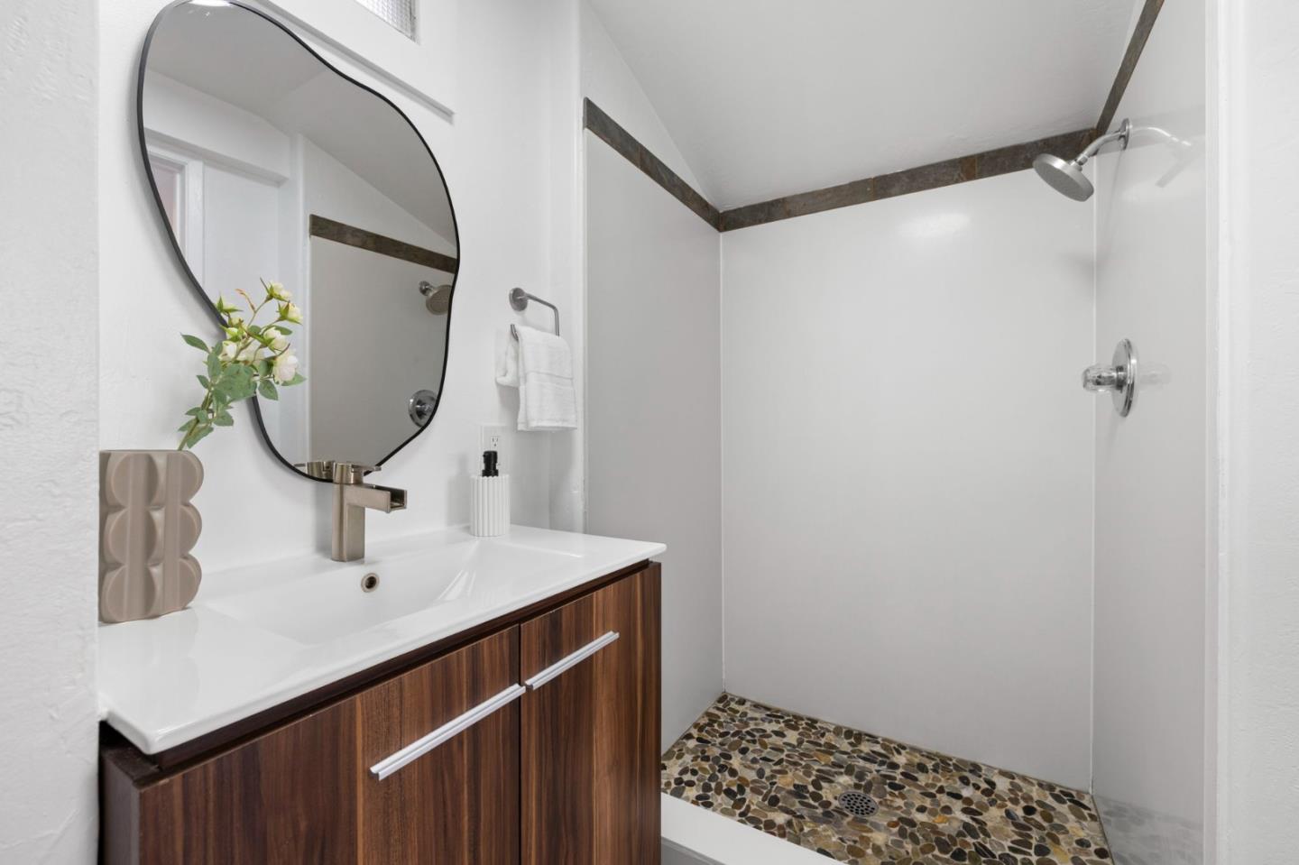 Detail Gallery Image 16 of 45 For 409 Tilton Ave, San Mateo,  CA 94401 - 5 Beds | 3 Baths