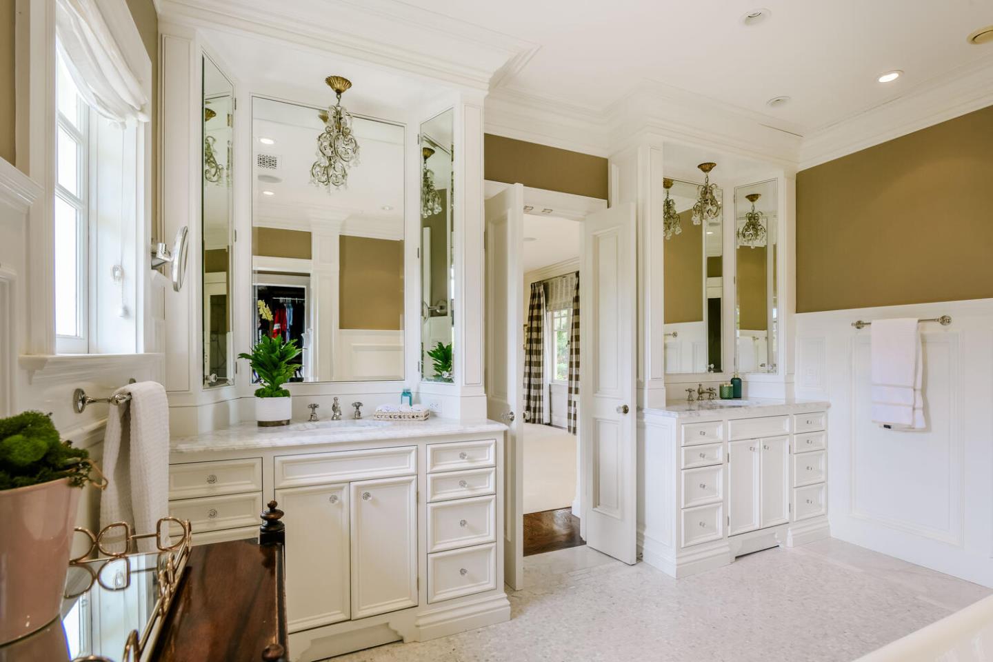 Detail Gallery Image 13 of 29 For 721 Edgewood Rd, San Mateo,  CA 94402 - 6 Beds | 5/1 Baths