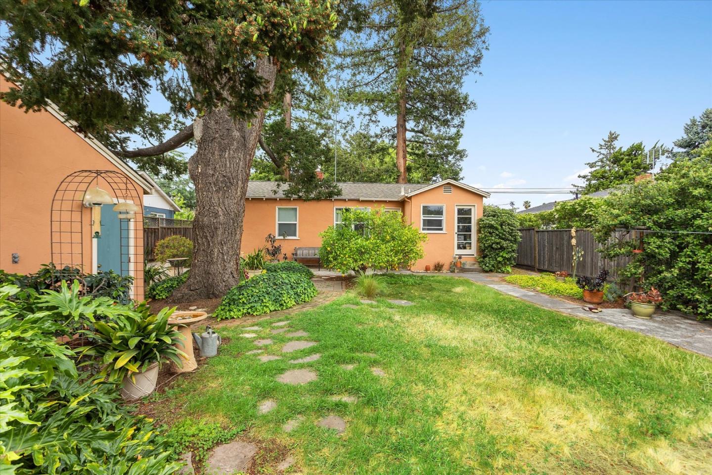 Detail Gallery Image 19 of 23 For 15590 Linda Ave, Los Gatos,  CA 95032 - 2 Beds | 1 Baths