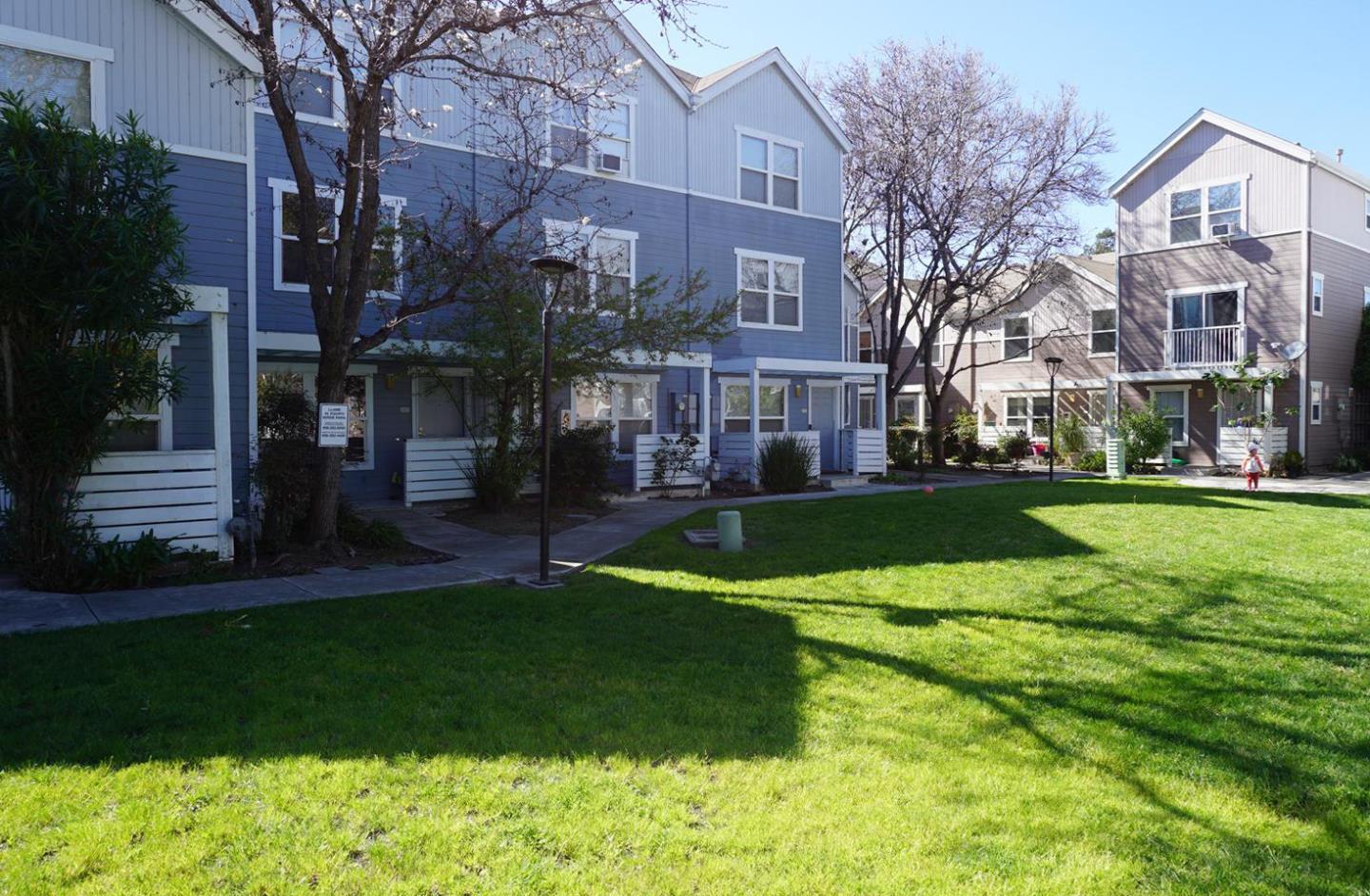 Detail Gallery Image 2 of 17 For 2057 E San Antonio St, San Jose,  CA 95116 - 3 Beds | 2/1 Baths