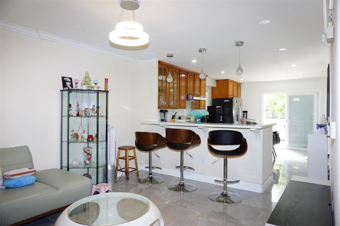 Detail Gallery Image 8 of 17 For 2057 E San Antonio St, San Jose,  CA 95116 - 3 Beds | 2/1 Baths