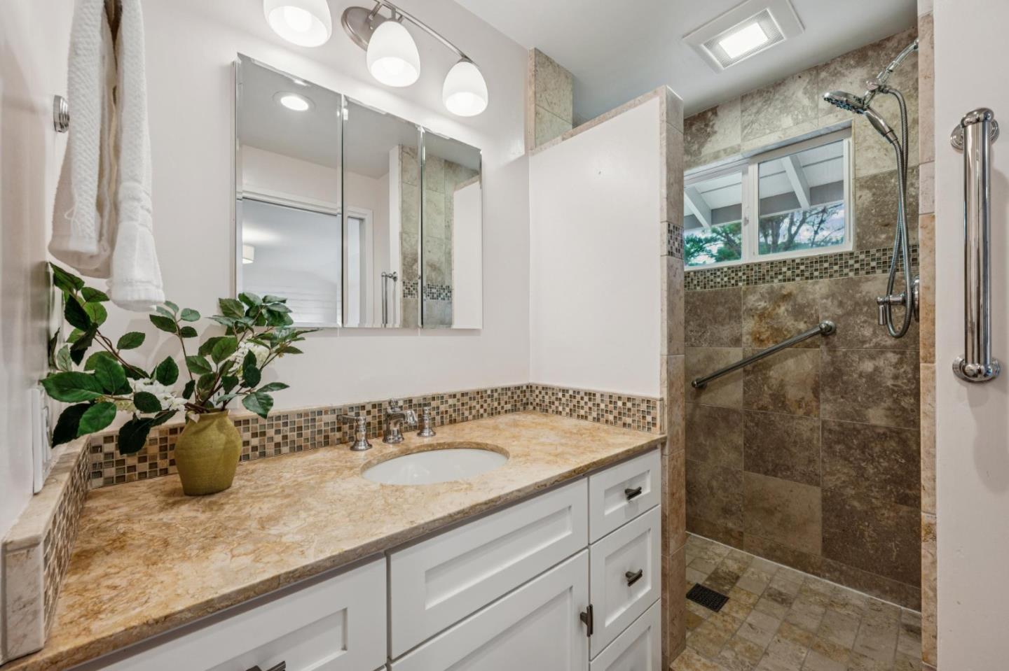 Detail Gallery Image 26 of 49 For 760 Country Club Dr, Carmel Valley,  CA 93924 - 4 Beds | 3 Baths