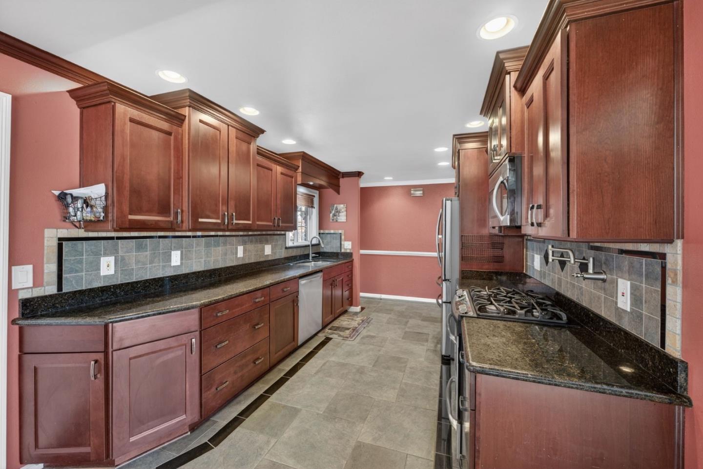 Detail Gallery Image 16 of 41 For 3950 Meridian Ave, San Jose,  CA 95124 - 3 Beds | 2 Baths