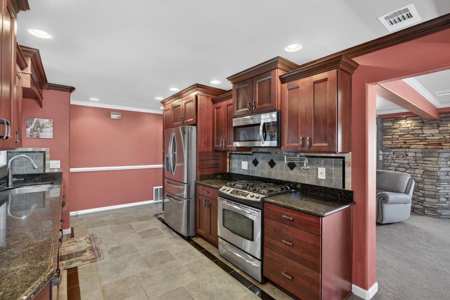 Detail Gallery Image 17 of 41 For 3950 Meridian Ave, San Jose,  CA 95124 - 3 Beds | 2 Baths