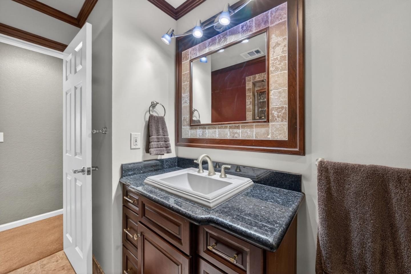 Detail Gallery Image 21 of 41 For 3950 Meridian Ave, San Jose,  CA 95124 - 3 Beds | 2 Baths