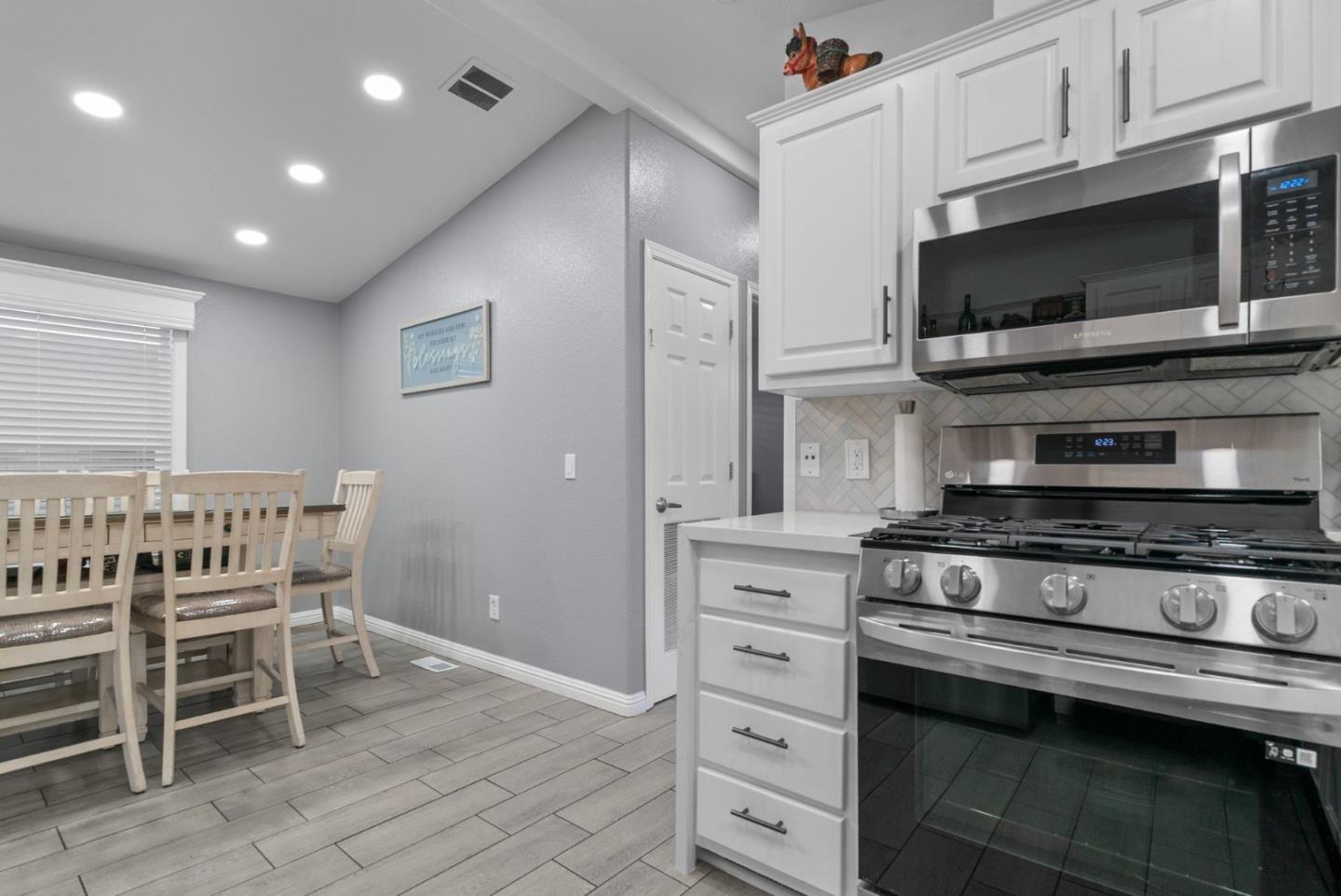Detail Gallery Image 18 of 50 For 789 Green Valley Rd #121,  Watsonville,  CA 95076 - 3 Beds | 2 Baths