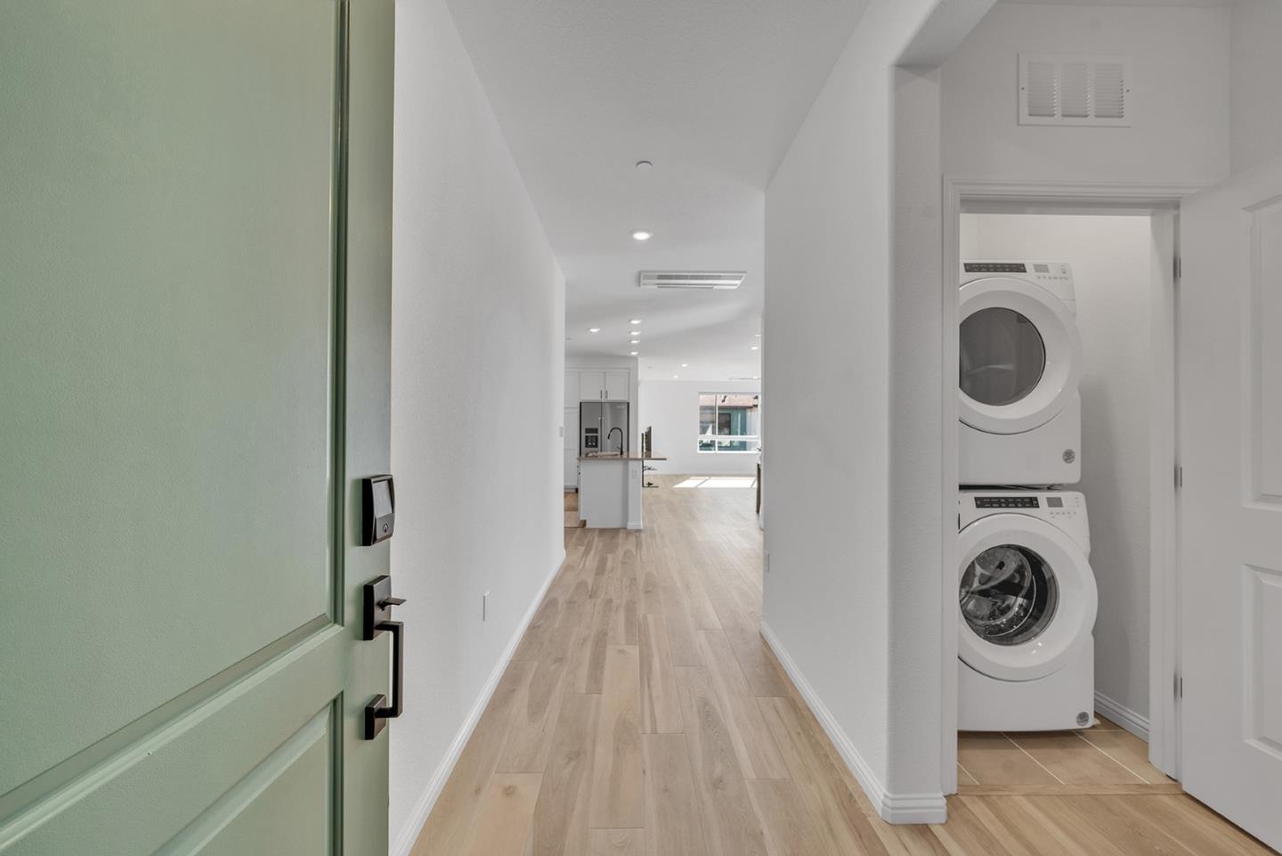 Detail Gallery Image 2 of 48 For 400 Siam Ter #5,  Sunnyvale,  CA 94089 - 2 Beds | 2 Baths