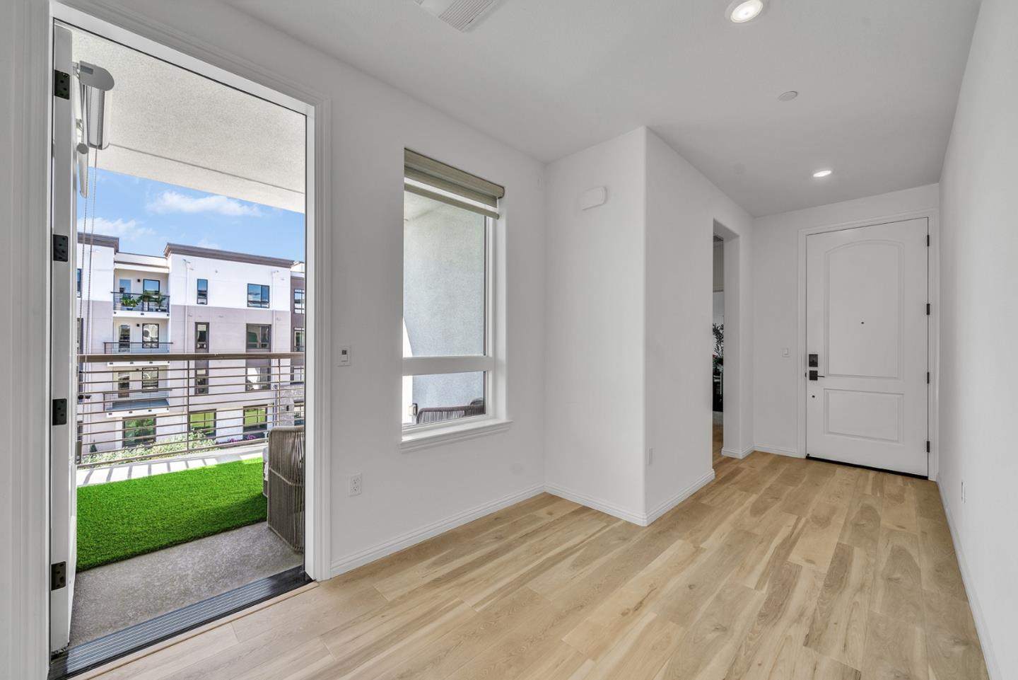 Detail Gallery Image 3 of 48 For 400 Siam Ter #5,  Sunnyvale,  CA 94089 - 2 Beds | 2 Baths