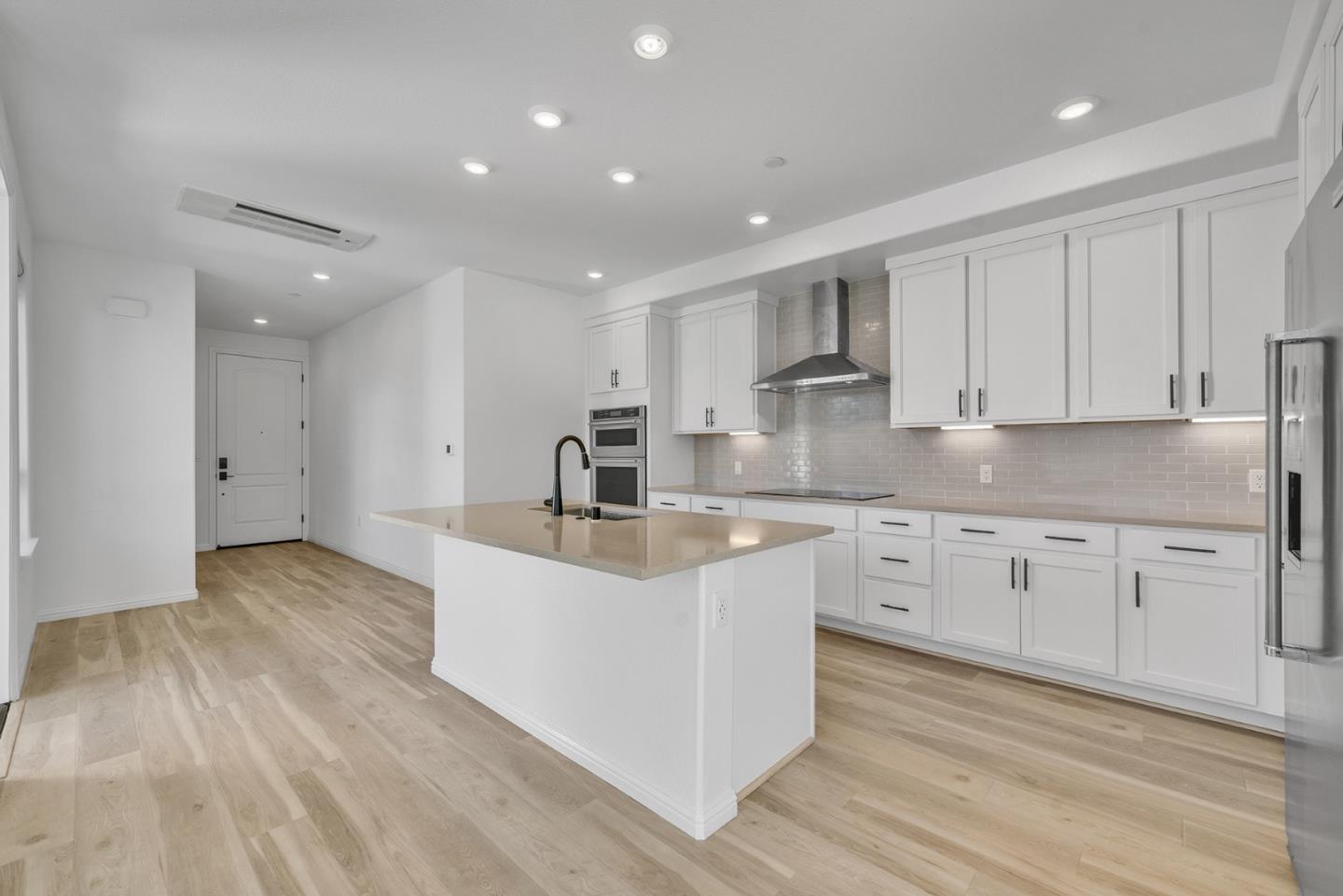 Detail Gallery Image 4 of 48 For 400 Siam Ter #5,  Sunnyvale,  CA 94089 - 2 Beds | 2 Baths