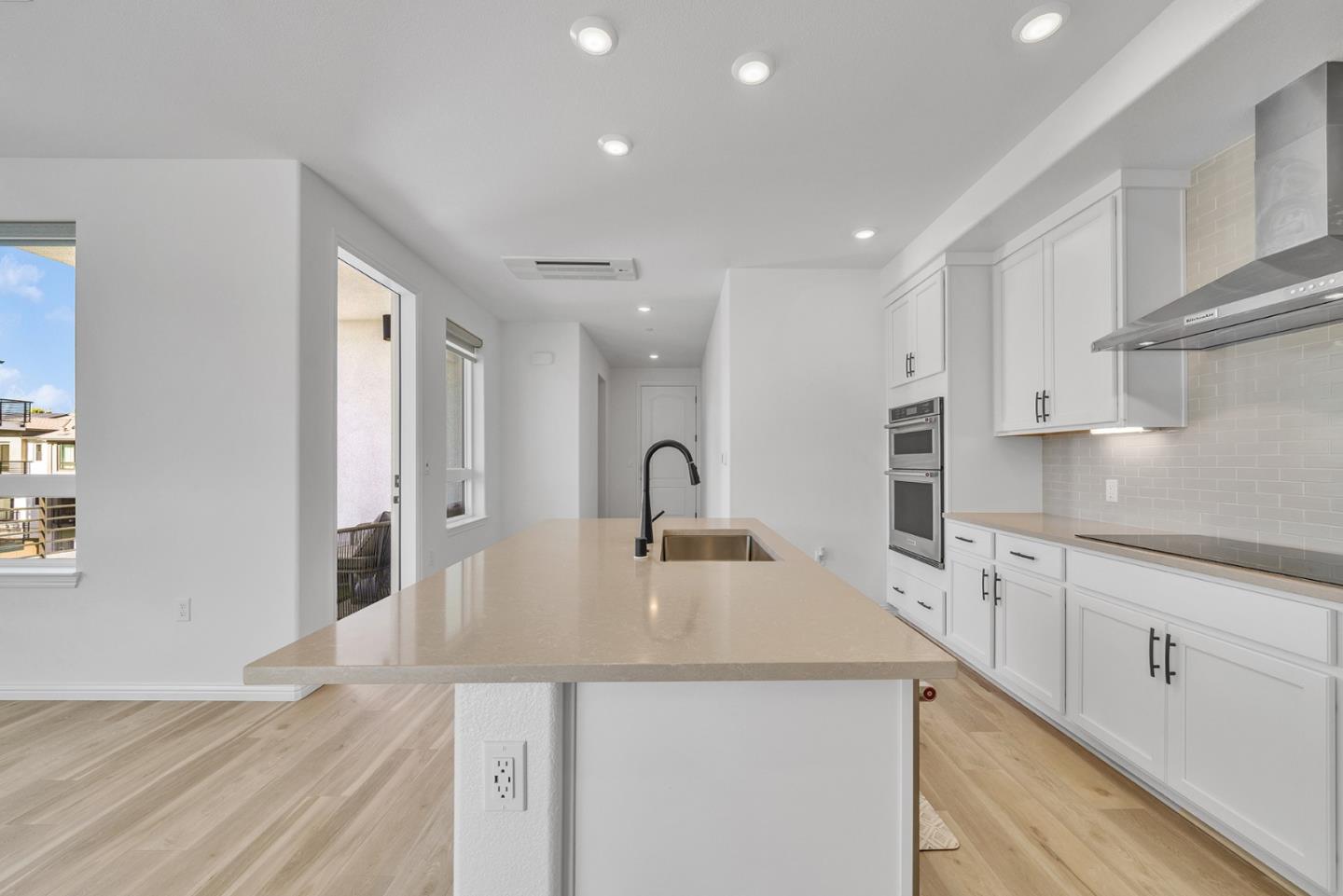 Detail Gallery Image 5 of 48 For 400 Siam Ter #5,  Sunnyvale,  CA 94089 - 2 Beds | 2 Baths