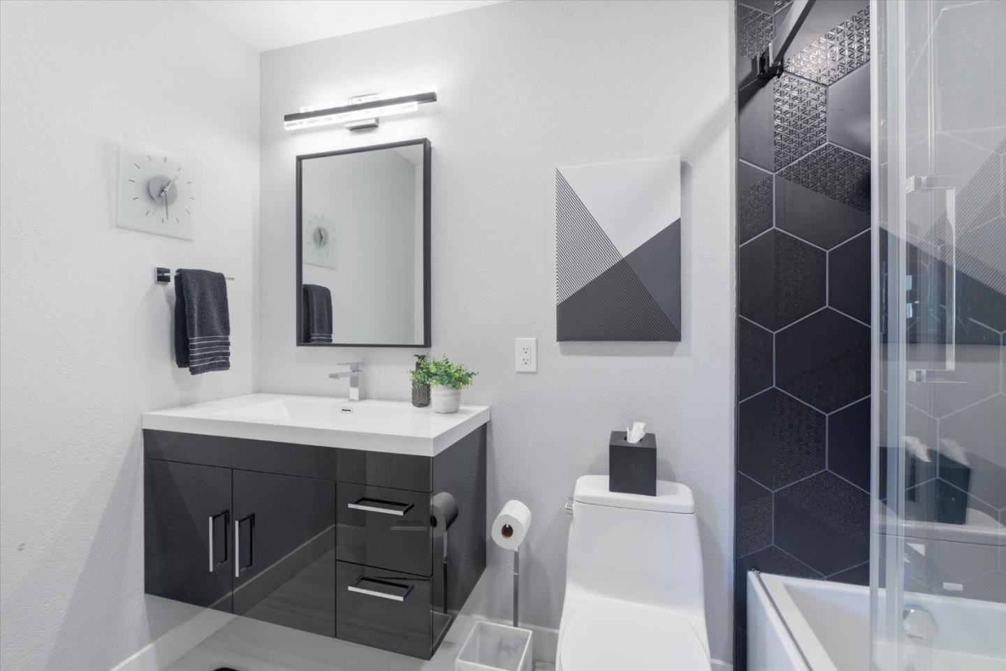 Detail Gallery Image 14 of 39 For 1695 Grizilo Dr, San Jose,  CA 95124 - 6 Beds | 3/1 Baths